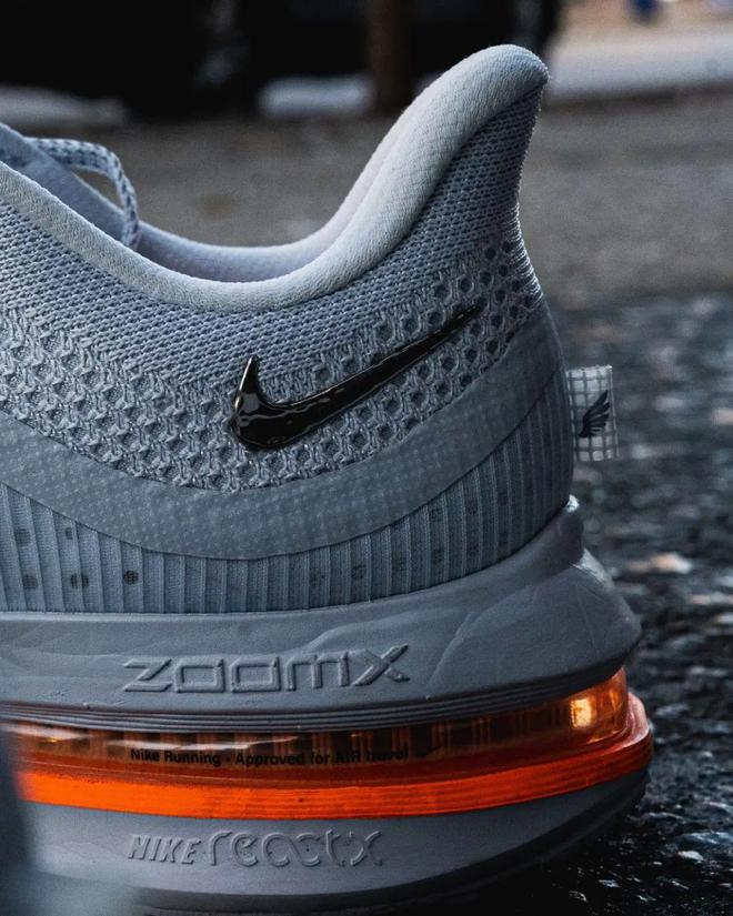 Nike跑鞋把能给的都给足了千亿国际网站配置诱人！这双(图6)
