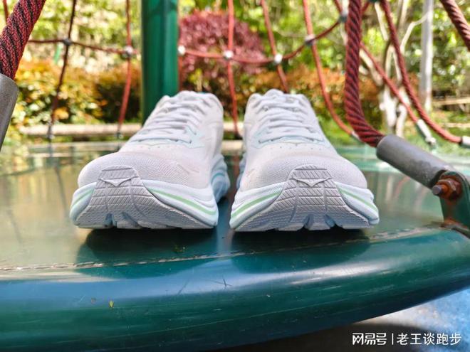 10：恰到好处的卓越跑鞋HOKA CLIFTON(图8)