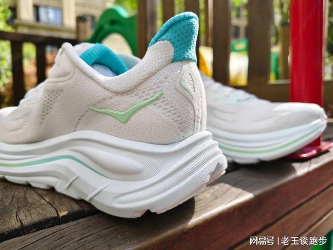 10：恰到好处的卓越跑鞋HOKA CLIFTON(图13)