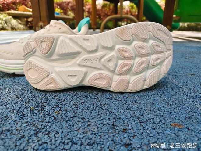 10：恰到好处的卓越跑鞋HOKA CLIFTON(图18)