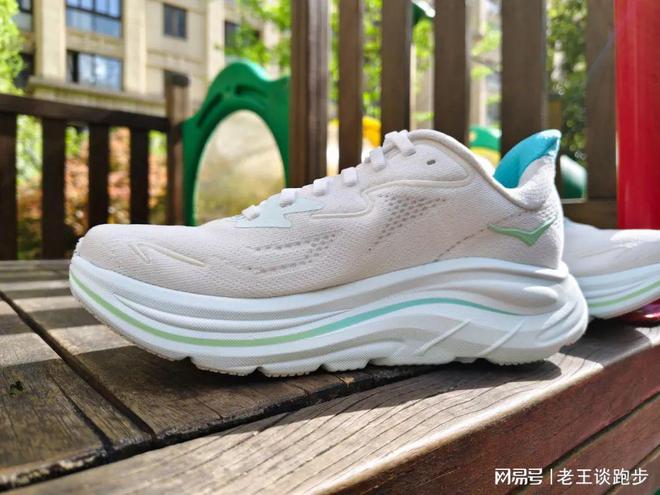 10：恰到好处的卓越跑鞋HOKA CLIFTON(图16)