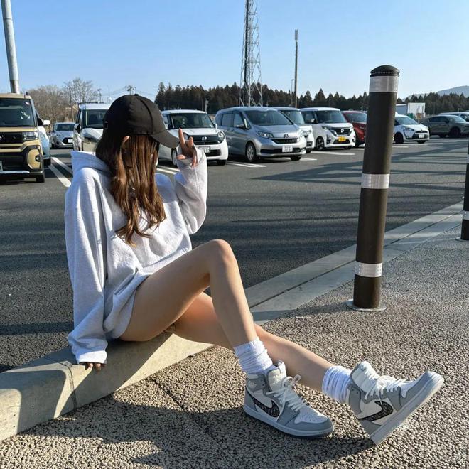 x AJ1」天价神鞋们还在偷偷涨价涨到5w一双！「LV x 耐克、迪奥(图23)