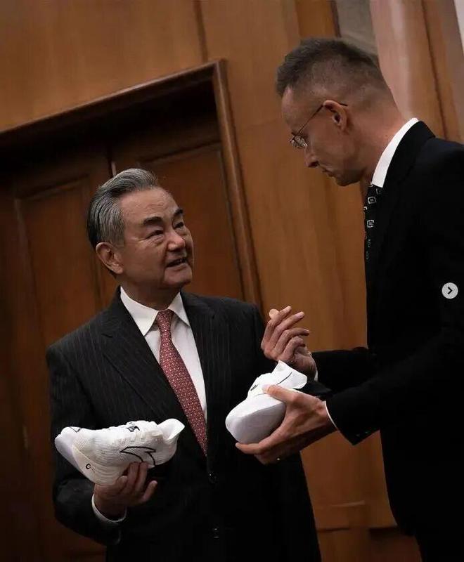 FILA发布首档户外微综艺；快时尚品牌重返中国市场王毅送匈牙利外长中国跑鞋；361度与张水华解约；(图6)
